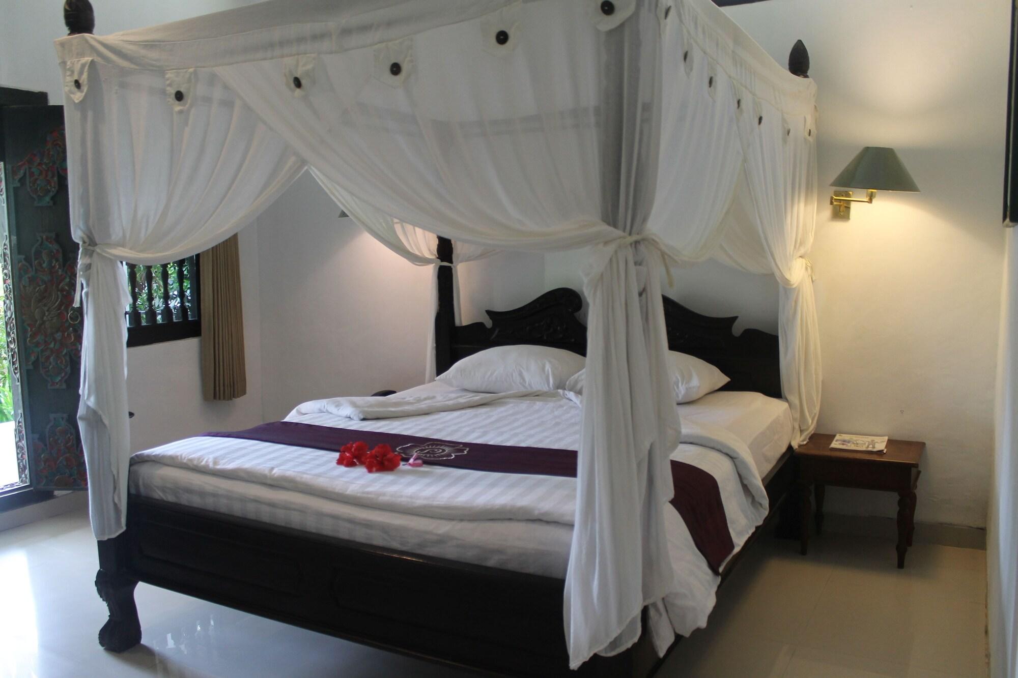 Puri Saron Senggigi Hotel Exterior photo